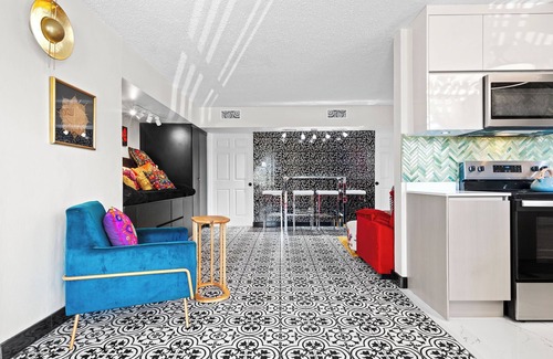 Levittown House | Levittown Gold: Spacious 4-Bedroom Guesthouse Building in SunnyToa Baja