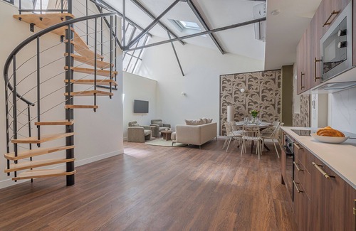 Epinettes Apartment | LevloftParis