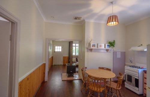 Southampton House | Lewana Cottages