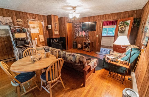 Farmington Cabin | Lewis' Cottage | 2BR,1BA,Rustic,Hot Tub ,Fireplace