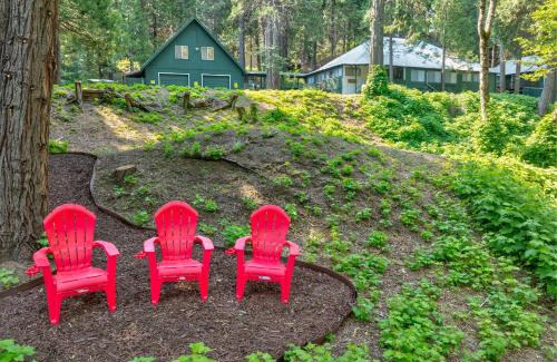 Sugar Pine House | Lewis Creek Hideaway- Hot Tub/EV/Pool Table/Historic