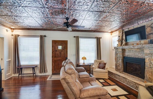 Lewisburg House | Lewisburg Home with City Park Views Near Downtown!