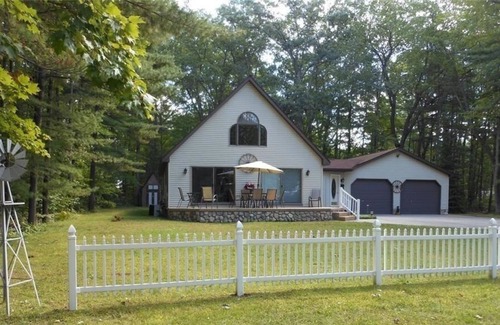 Lewiston House | Lewiston FAMILY FRIENDLY Lodge at East Twin Lake...Spacious & Pristine