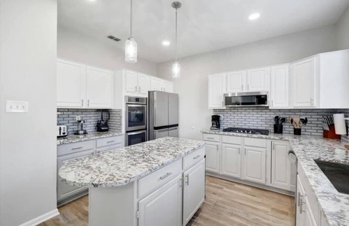 Lewisville House | Lewisville Estate - Spacious 5BR w/Game Room