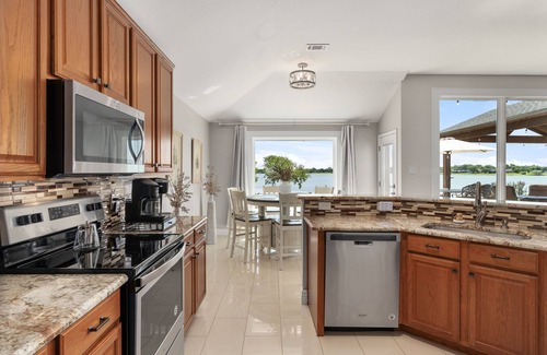 Little Elm House | Lewisville Lakefront Home-hot tub-near Frisco/Dallas-Texas/Omni PGA Golf Course