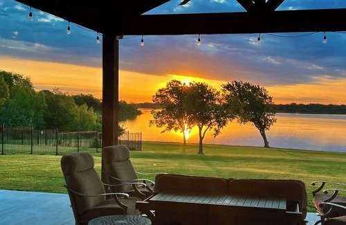 Little Elm House | Lewisville Lakefront Home-hot tub-near Frisco/Dallas-Texas/Omni PGA Golf Course