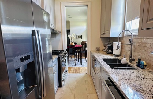 Highlands - Perkins Apartment | LexiLanka luxury apartment-Near LSU/Stadium, L'Auberge, downtown & airport