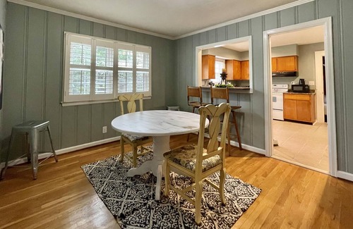 Lexington House | Lexington Boho Chic- 3BED 2BATH NEW LISTING Prime location!