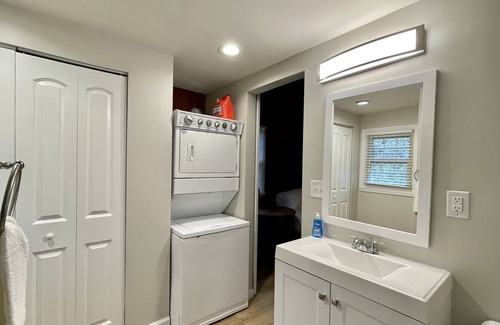 Lexington House | Lexington Boho Chic- 3BED 2BATH NEW LISTING Prime location!