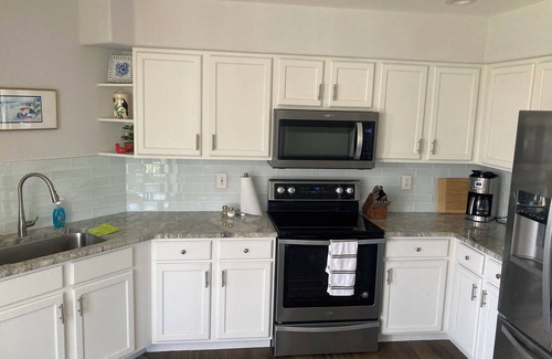 Tropical Cove Condo | Lexington CC, 3 bedroom, 2 bath, in the Golf Village!nGated Golf & Tennis Club