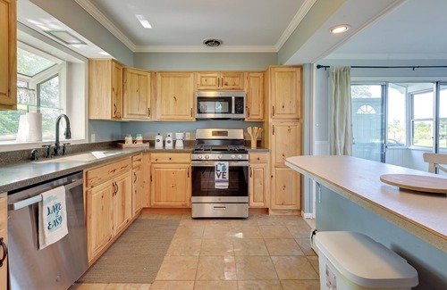 Lexington House | Lexington Home w/Sunroom ~ 1 Mi to Lake Huron!