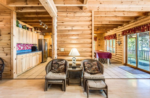 Lexington Cabin | Lexington - Lake Huron - Large Log Home - Sandy Beach/Sunrise