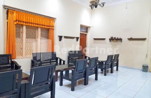 Tuban Sub-District Hotel | LH101 Guest House Syariah near Makam Sunan Bonang RedPartner