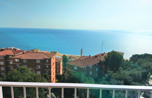 Montgat Apartment | LIANA SEAVIEW & BEACH APARTMENT; 3 bedrooms, 2 bathrooms, balcony, wifi, lift