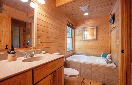Waynesville Cabin | Libby’s Cabin in Clouds 4,000 ft peaceful