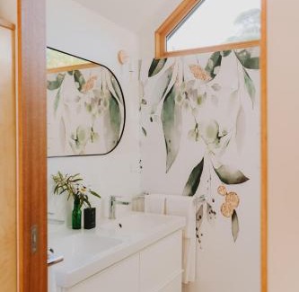 Daylesford Apartment | Libelle - Peaceful, Secluded Luxury with abundant wildlife and seasonal water views, on 3 private acres IN Daylesford
