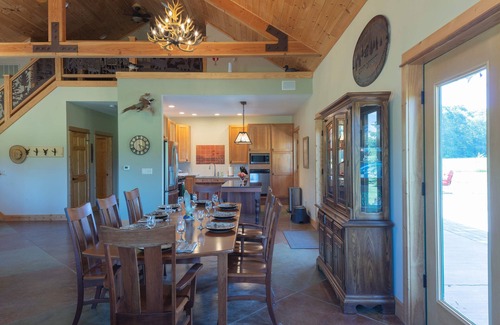 Palmyra Cabin | Liberty Lodge - modern, accessible & surrounded by nature