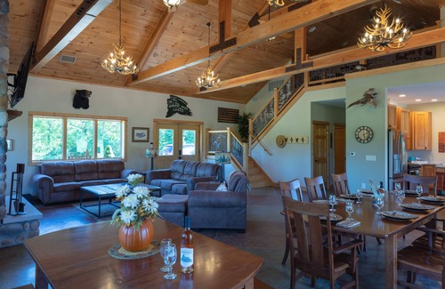 Palmyra Cabin | Liberty Lodge - modern, accessible & surrounded by nature