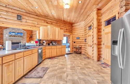 High Point House | Liberty Pines - Waterfront Log Home Rental