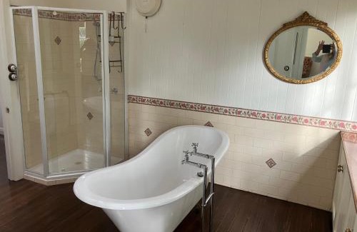 Hamilton Apartment | Library Cottage