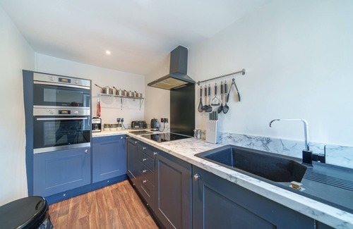 Kendal Apartment | Library View Apartment - Grade II Listed town centre apartment with parking