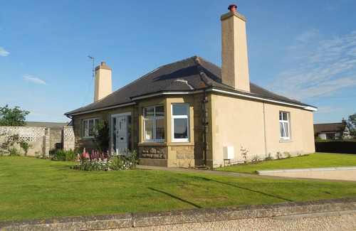 Elgin Cottage | Licence No: MO-00672-F STB 4*nLarge Property & Garden, Sleeps 8. Free WiFi