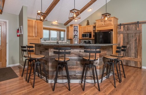 North Glade Hills House | License to Chill | Lake Access + Outdoor Space