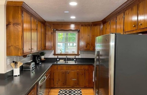 Bumpass House | License To Chill - Lakefront/Screened in Porch