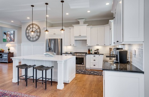 Livingston House | License To Chill- NEW Luxury Waterfront Home, Public Side, Beach, Boathouse