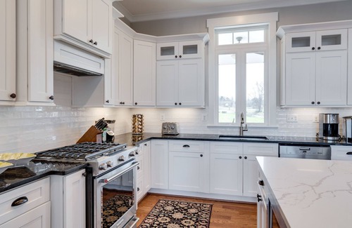 Livingston House | License To Chill- NEW Luxury Waterfront Home, Public Side, Beach, Boathouse