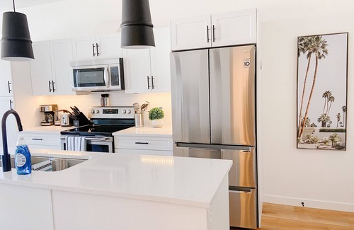 Okanagan-Similkameen House | Licensed - 2 Blocks from Beach - NEW 3 BDR - 1L