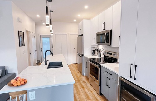 Okanagan-Similkameen House | Licensed - BRAND NEW - 2 Blocks from lake - 3 BDR