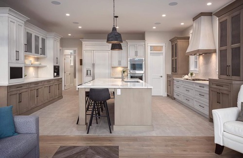 Central Okanagan House | Licensed Lakeside with Pool, 5 bath full house