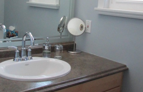 Richmond House | " Licensed" three bedroom suite in a house for up to 6 people sundeck bathrooms