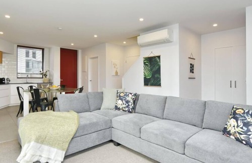 Christchurch City Centre Apartment | Lichfield Apartment-City Location - 3 Bedroom Apartment