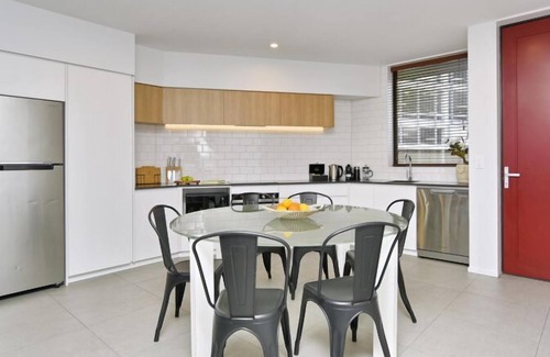 Christchurch City Centre Apartment | Lichfield Apartment-City Location - 3 Bedroom Apartment