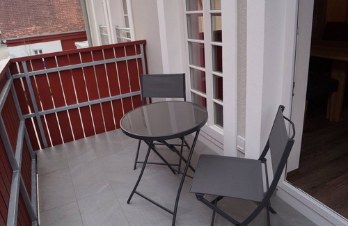 Bad Windsheim Apartment | Licht-durchflutete Ferienwohnung (45qm) mit Balkon und separater Küche