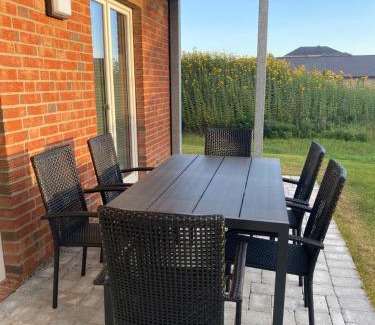 Tarp Apartment | Lichtdurchflutete Ferienwohnung im Erholungsort Tarp