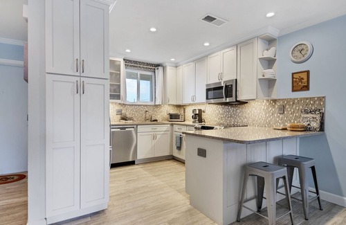 Saint Armands Key Condo | Lido Beach and St Armands Circle. Kingston Arms. Ultimate getaway.