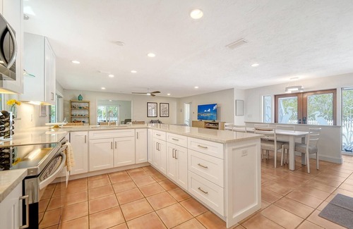 Sarasota House | Lido Beach Renovated House by Beach