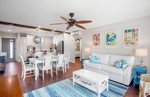 Saint Armands Key Condo | Lido Beach Retreat - Book your romantic escape today!