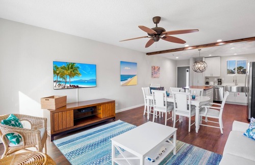 Saint Armands Key Condo | Lido Beach Retreat - Book your romantic escape today!