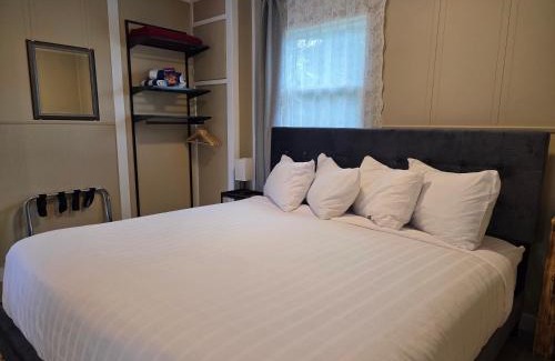 East Kootenay Hotel | Lido Motel