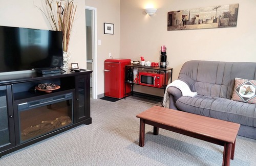 East Kootenay Hotel | Lido Motel