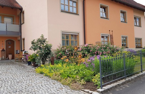 Viereth-Trunstadt Apartment | Liebevoll eingerichtete Dachgeschosswohnung (31qm) für 2 Personen