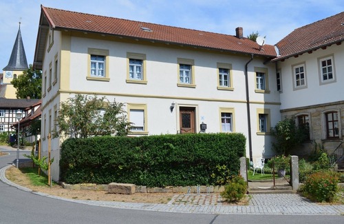 Untermerzbach Apartment | liebevoll eingerichtete Suite mit Doppel-Boxspringbett