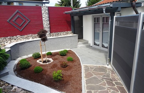 Hirschbach Apartment | Liebevoll Eingerichtete Ferienwohnung mit Terrasse
