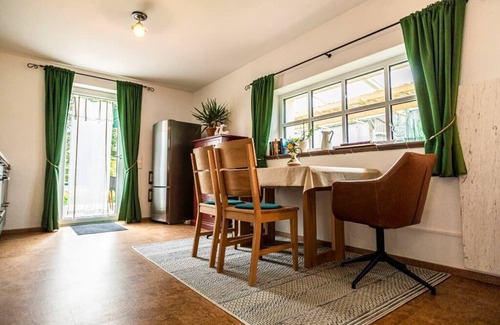 Pfreimd Apartment | Liebevoll eingerichtete Ferienwohnung am Erlebnisbauernhof