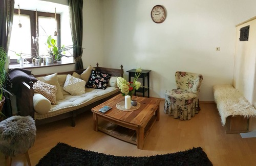 Monheim Apartment | Liebevoll renoviertes Ferienhaus mit 3 Schlafzimmern und Garten