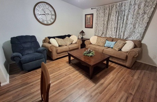 Mohave Valley House | Life a beach at the river 3-bedroom house in Mohave ValleynBy the river have fun